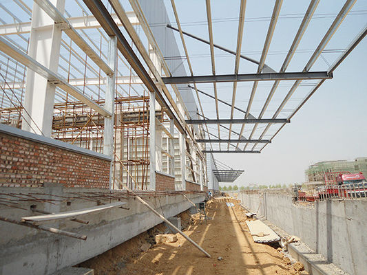 Construction d'un hangar en acier galvanisé préfabriqué Dimension personnalisée